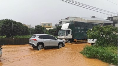 Xinxing Road, Shengang District - Xinxing Park - Road flooding