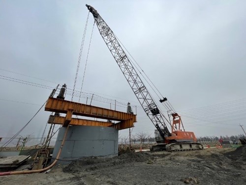 圖示二(簡述：鋼製沉箱下沉作業)