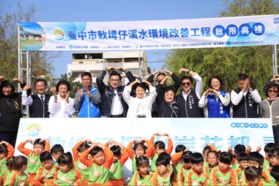 A new waterfront landscape in Fengyuan! NT$150 million has been invested in the Ruanpizai River Water Environment Improvement Project. Mayor Lu: River restoration is one of my administration's key objectives.