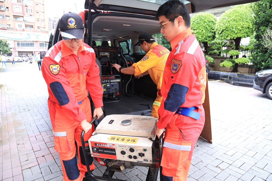 市府調度50台發電機及操作人員馳援台南-2