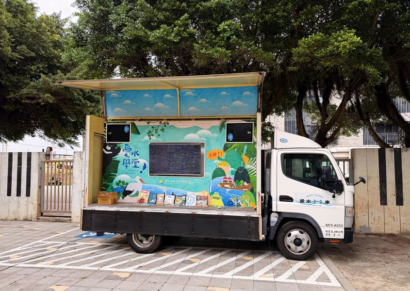 愛水ㄅㄨㄅㄨ車開進梧棲大德國小-展翅啟航推廣愛水教育