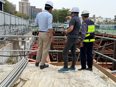 市府都發局現場稽查情形 (1)