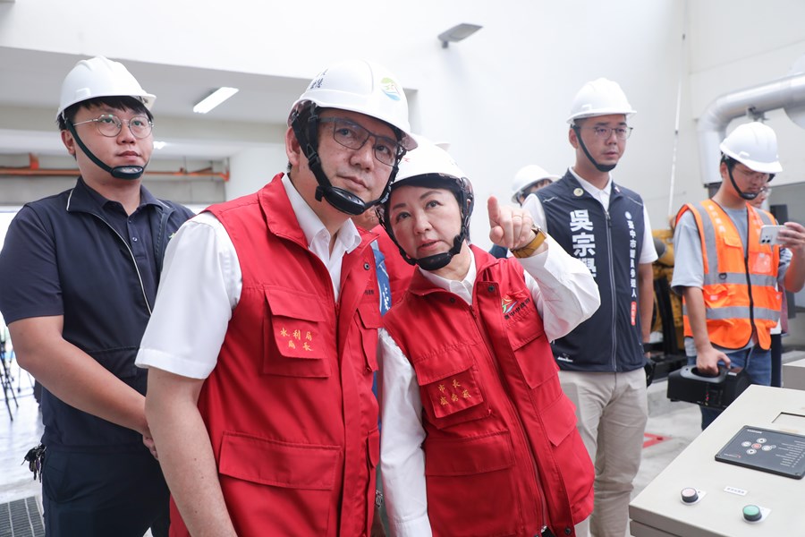 盧市長與水利局范局長視察五張犁抽水站