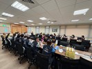 為促進水資源治理經驗交流-臺中市政府水利局今-9-日由局長范世億率領一級主管以上人員-陪同臺中市建設組市政顧問前往經濟部水利署中區水資源分署轄管的鳥嘴潭人工湖參訪