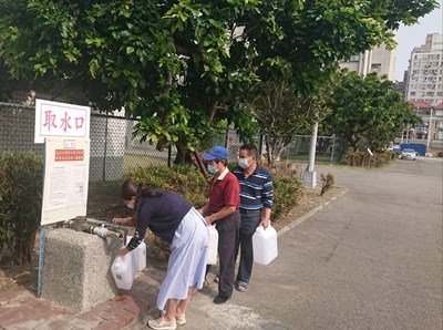 People only need to bring their own containers or water truck-free use of water