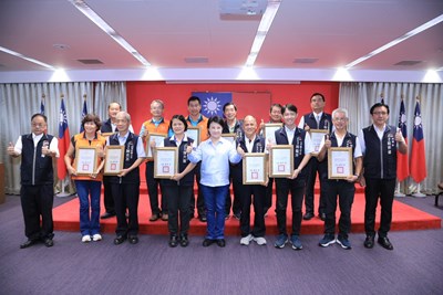 Taichung City's autonomous flood prevention community evaluation achieved fruitful results -Mayor Lu presented awards and commendations
